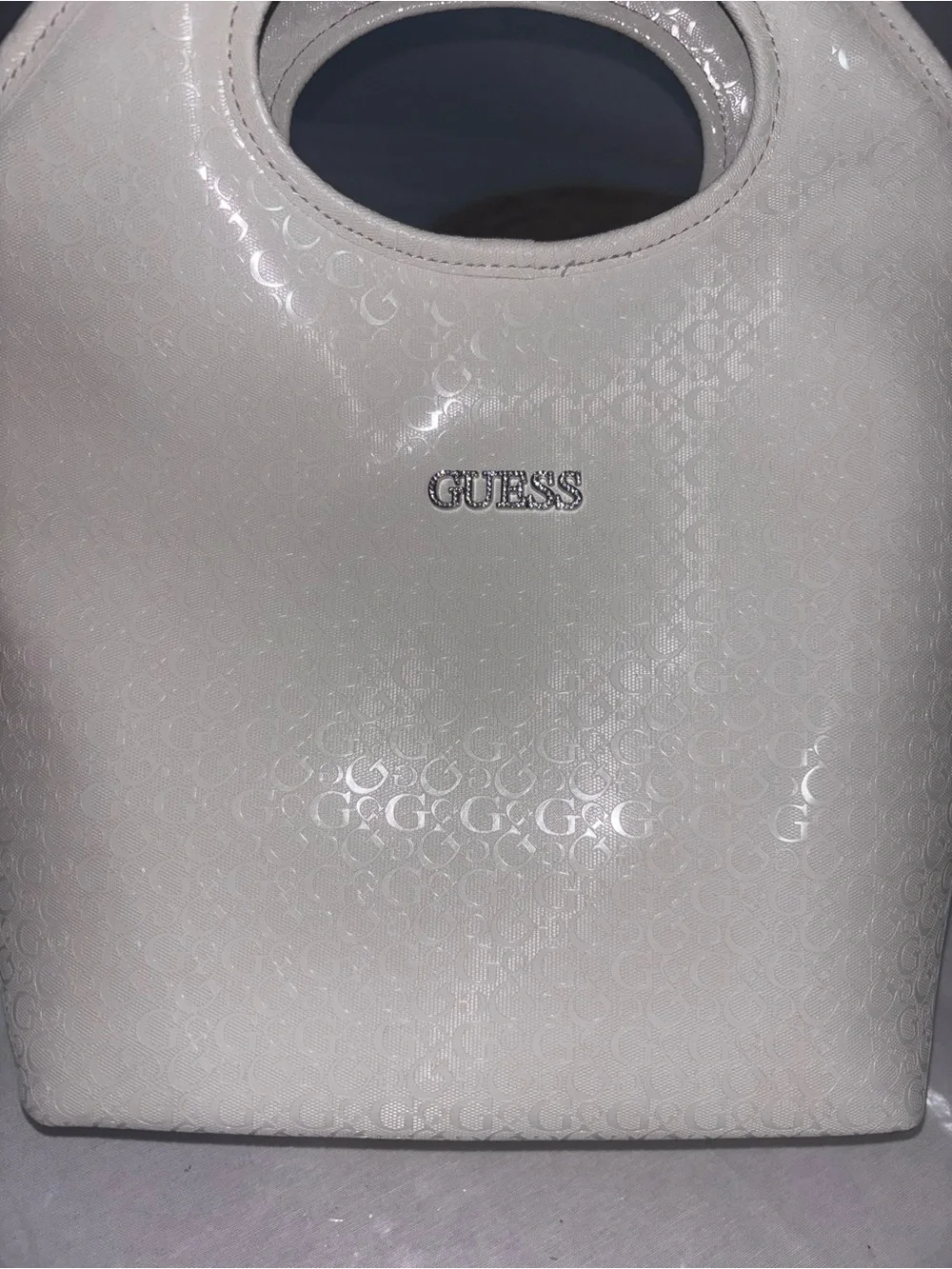 GUESS Cream Patent woman’s lunch bag